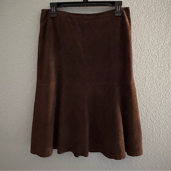 Luxury suede skirt from VS² by Vakko, genuine goat suede, rich chocolate brown. - Picture 1 of 6